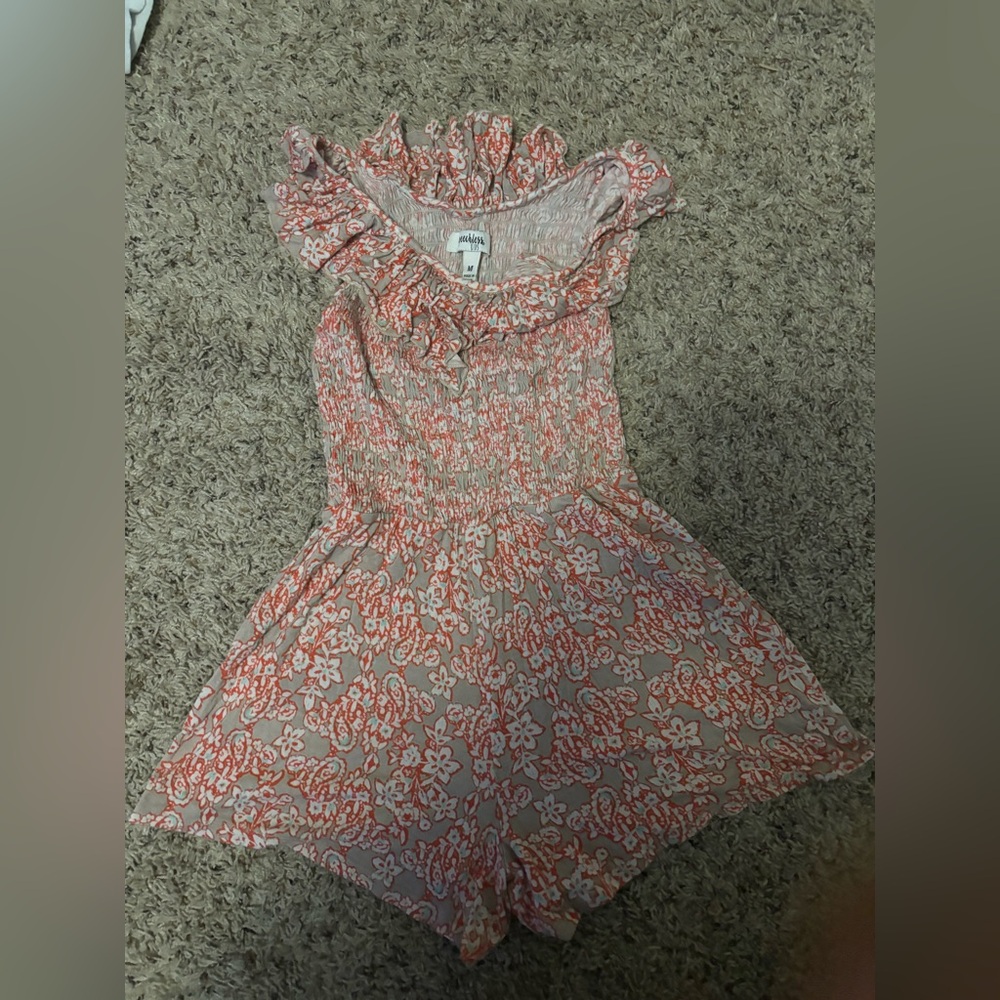 Girls-Speechless Kids 🌸
Size Medium 
Smokefree